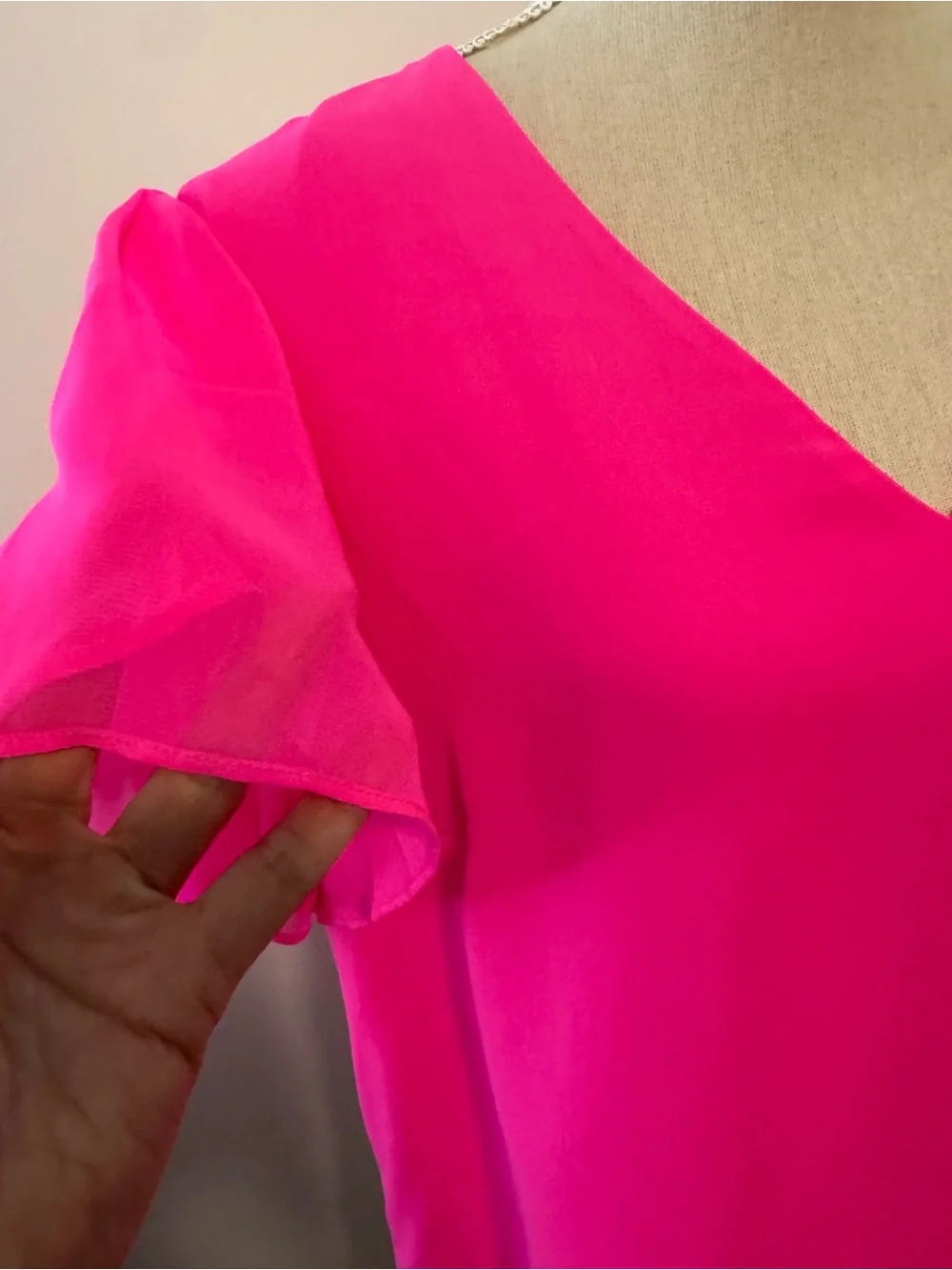 Vince Camuto Hot Pink V-Neck Ruffle Sheer Short Sleeve Blouse L - Picture 11 of 14